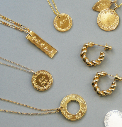 【新商品】フィガロゴールドネックレス（文字: full of luck 溢れんばかりの幸運)