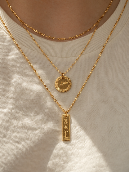 【新商品】スクエアゴールドネックレス（文字: full of luck (溢れんばかりの幸運）