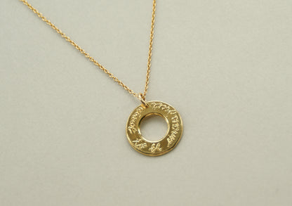 Circleゴールドコインネックレス（文字: Just want to be sincere（誠実でいたいだけ）