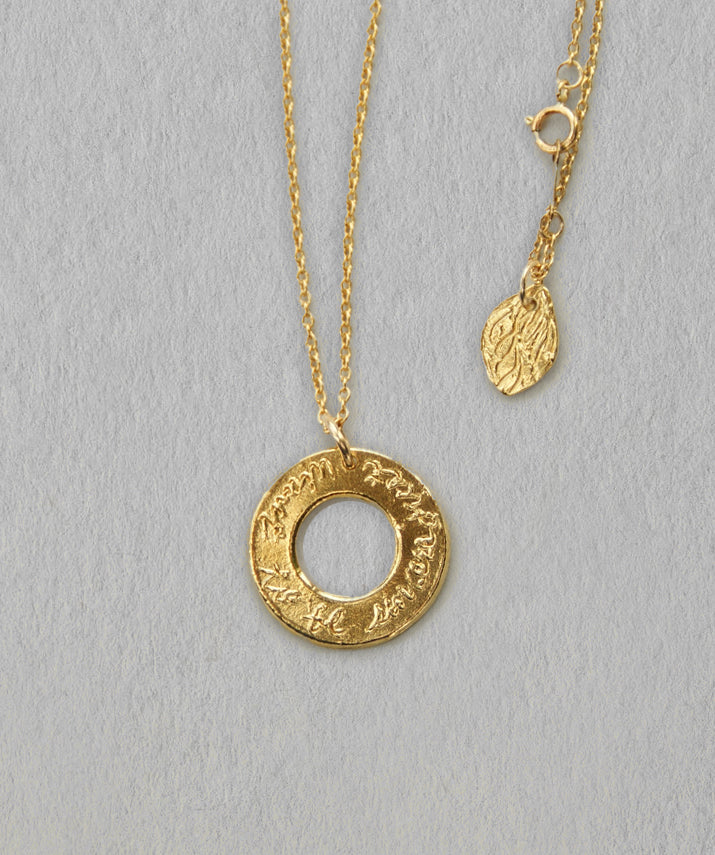 Circleゴールドコインネックレス（文字: Just want to be sincere（誠実でいたいだけ）