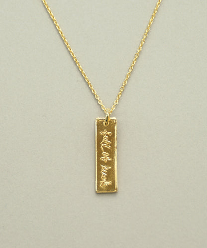 【新商品】スクエアゴールドネックレス（文字: full of luck (溢れんばかりの幸運）