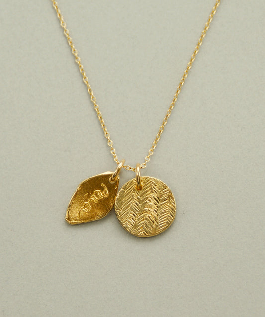 【新商品】Land of Natureゴールドコインネックレス（文字: Peace 平和）