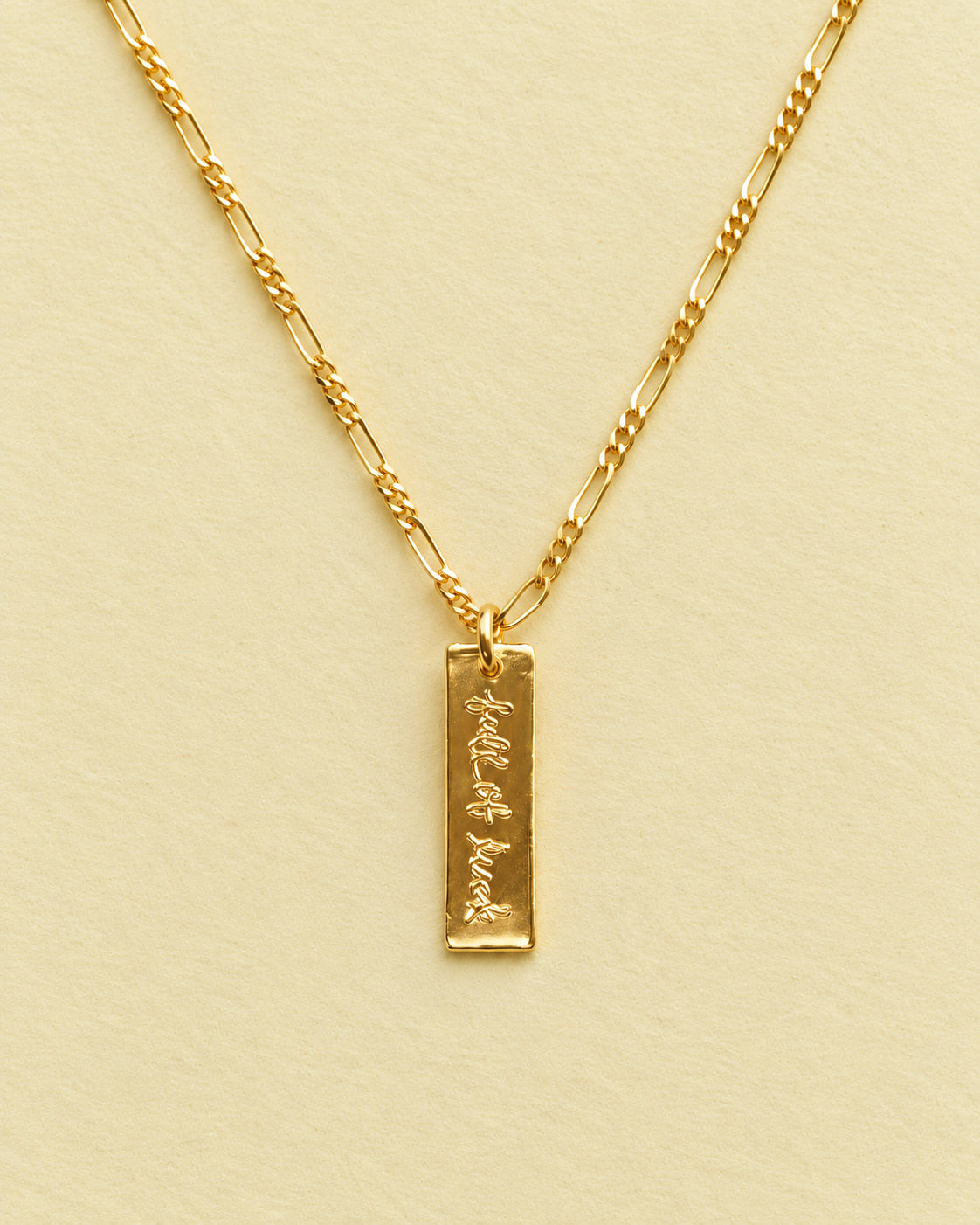 【新商品】スクエアゴールドネックレス（文字: full of luck (溢れんばかりの幸運）